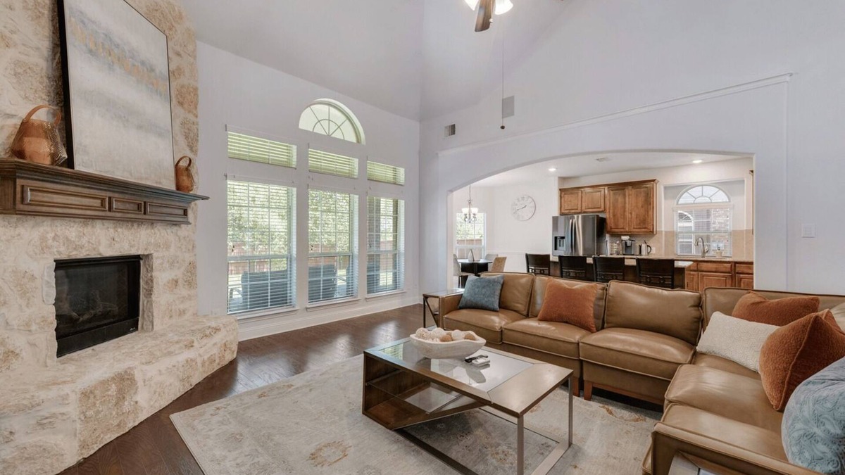 Tarrant County Apartment | 25% OFF! Lux 5BD/Fully Furnished Home/Private Garage/Grand Prairie/GP12