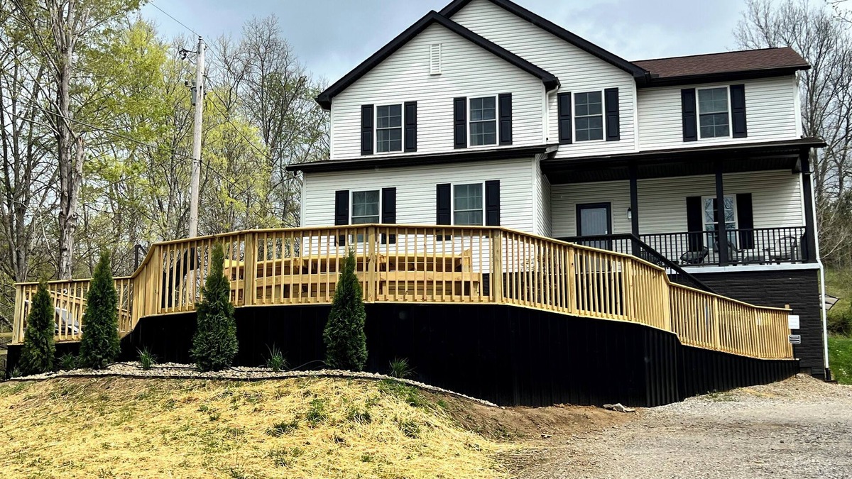 Laurelville Cabin | 25' Round Heated pool & Pickleball May 1st to October 31st. May Reduced Rates