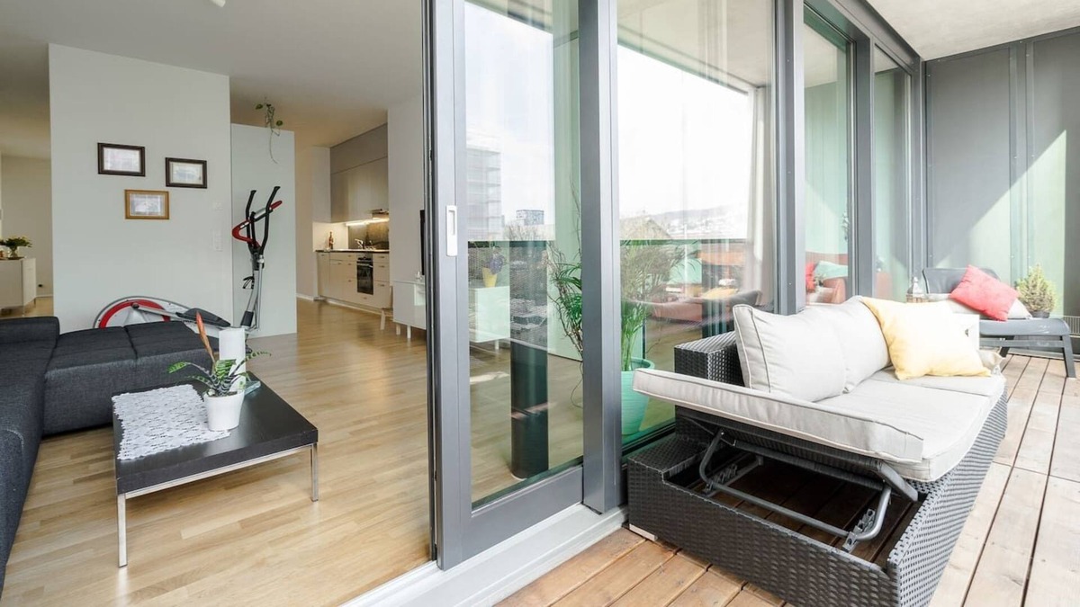 District 9 Apartment | 260 Fr 2Guests, ZURICH LARGE Modern 3 1/2 room 10Min city, 100m