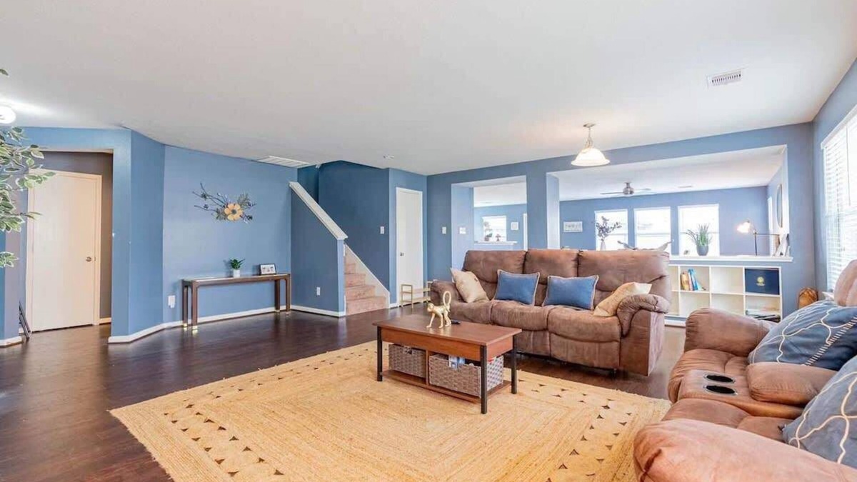 Southeast Houston House | 2643 Old Cozy 4BR Home Brand New Community near NRG