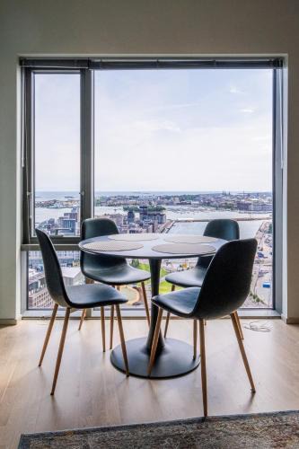 Kallio Apartment | 26th Floor Helsinki High Point 1 BDR Apartment with City View