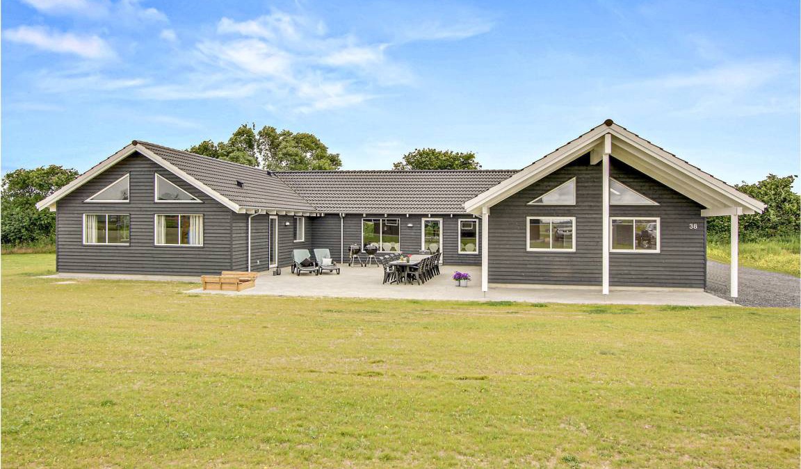 Bogense House | 270 m² House ∙ 8 bedrooms ∙ 22 guests