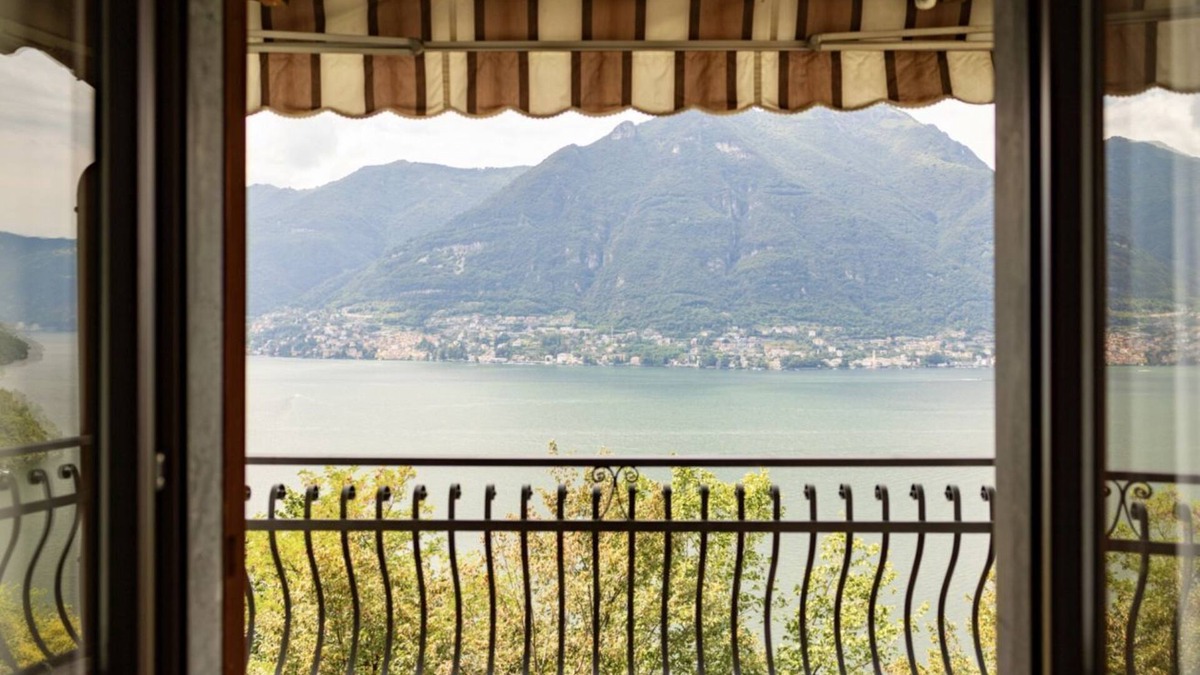 Riva Apartment | 270 View - MyHomeInComo