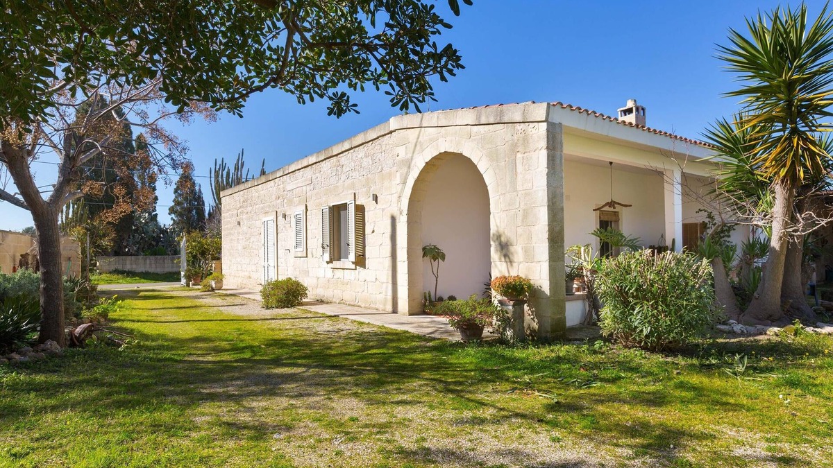 Melendugno House | 2713 Tenuta Cornacchia - Aptm Brown by BarbarHouse