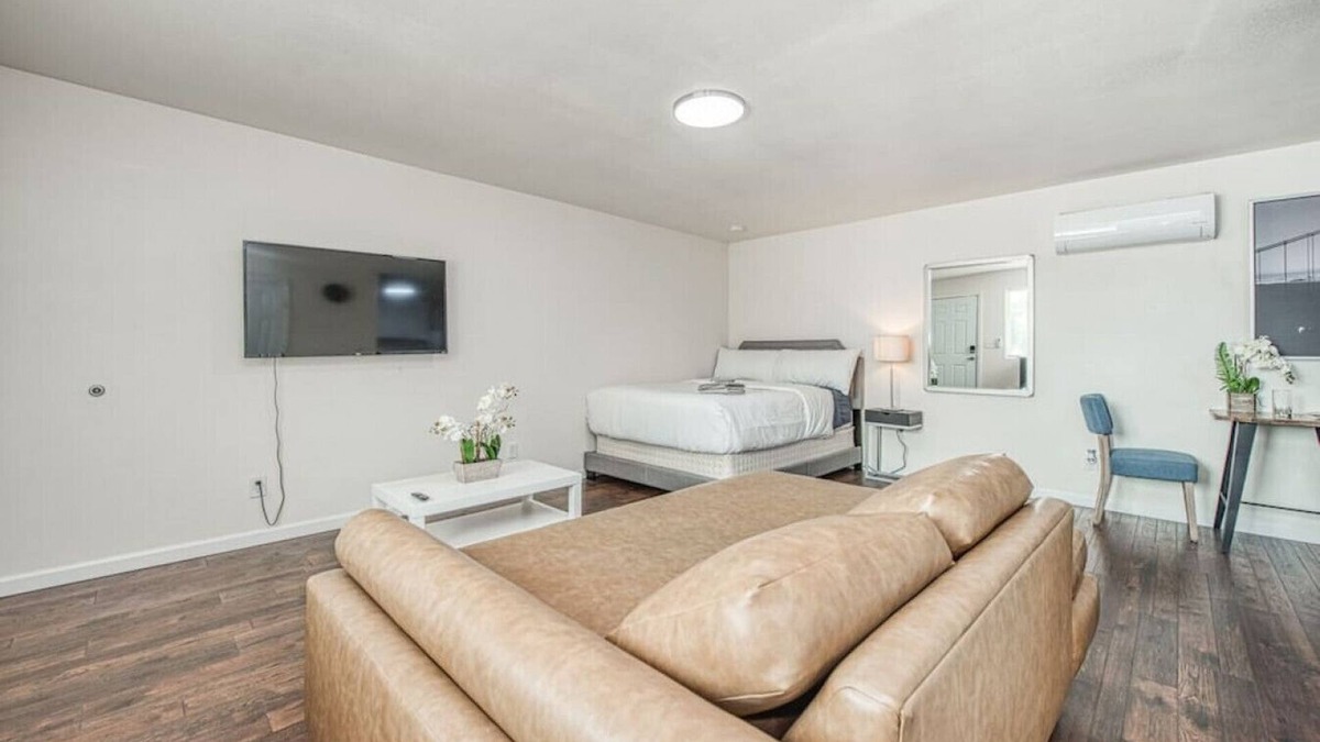 Fresno House | 2730 W Bullard Back Studio · Totally New Awesome ★ North Fresno Back Studio