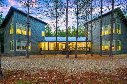 Pickens House | 279 m² House ∙ 5 bedrooms ∙ 22 guests