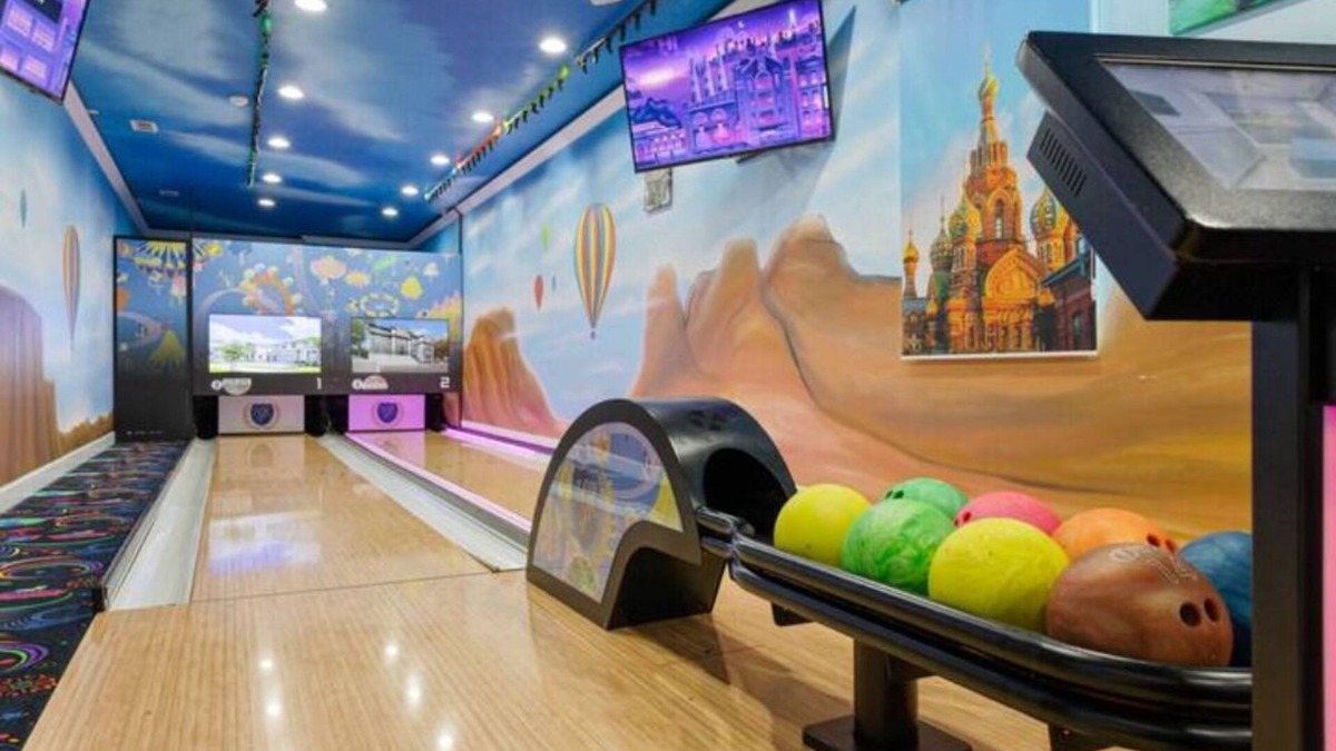 Kissimmee House | 28 Bedrooms Sports & Wonder Bowling Mansions, SIDE BY SIDE, Sleep 80