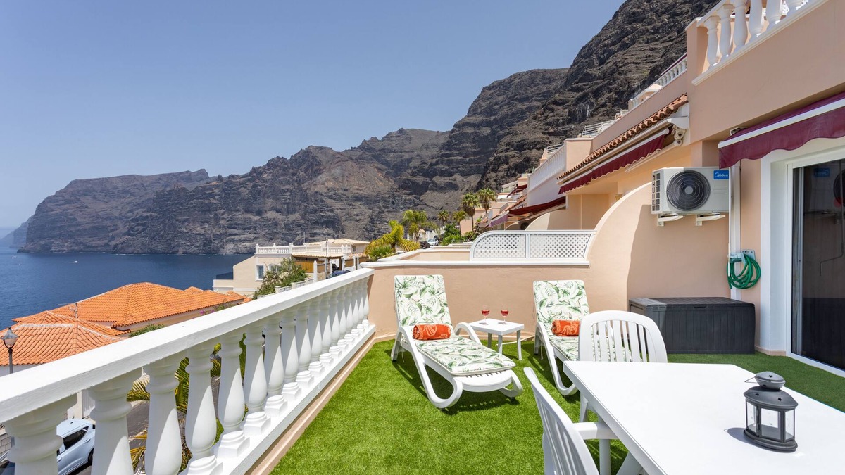 Los Gigantes Apartment | 28 SPECTACULAR 2 BEDROOMED HOLIDAY HOME WITH VIEWS