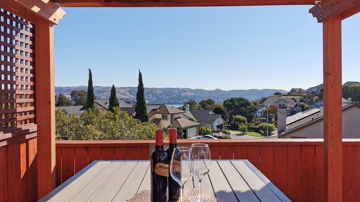 Vallejo House | 2800sqft Luxurious home with bay view private pool near SF & NAPA