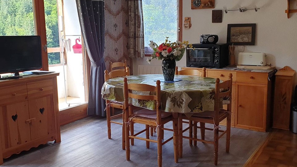 Saint-Jean-dʼAulps Apartment | 28m² Studio in Center with Pool and Balcony!