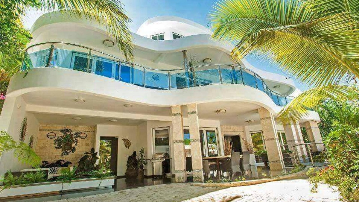 Villas Ana Maria Villa | 29 luxury bedrooms/bathrooms to pamper your large group!