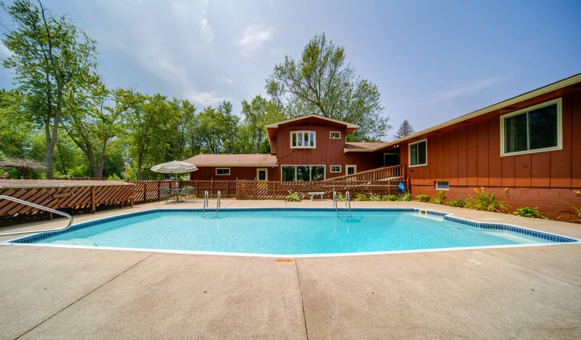 Conneaut House | 297 m² House ∙ 4 bedrooms ∙ 16 guests