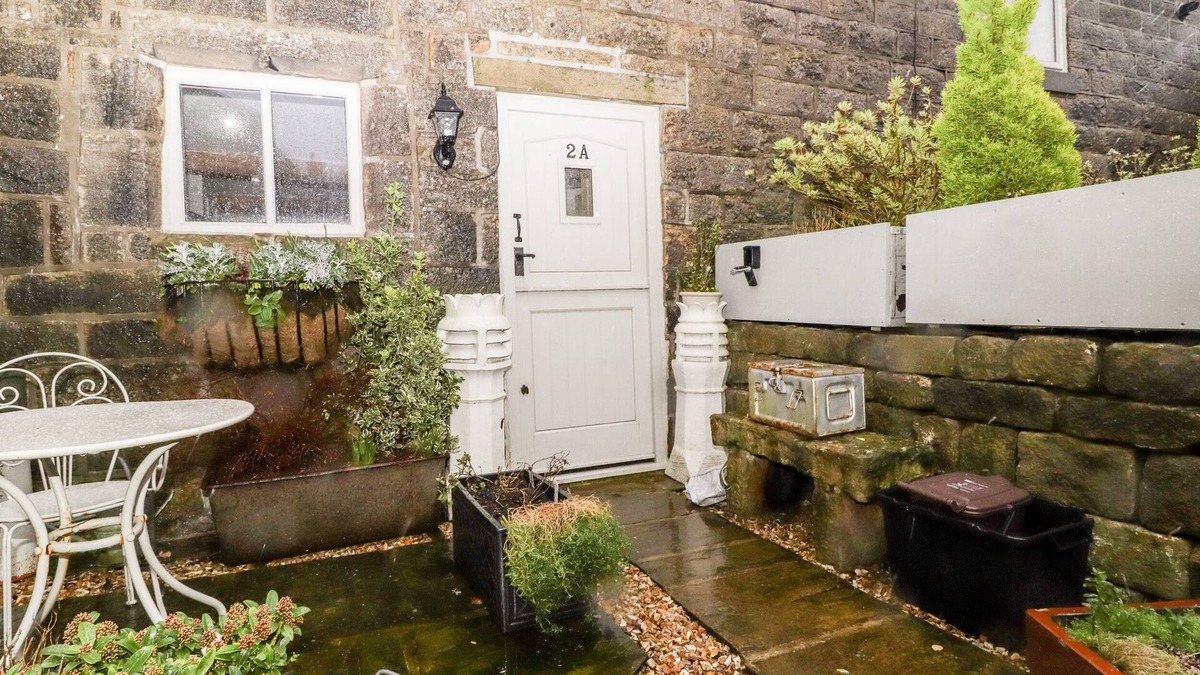 Wadsworth Cottage | 2A CHISERLEY STILE, with hot tub in Hebden Bridge