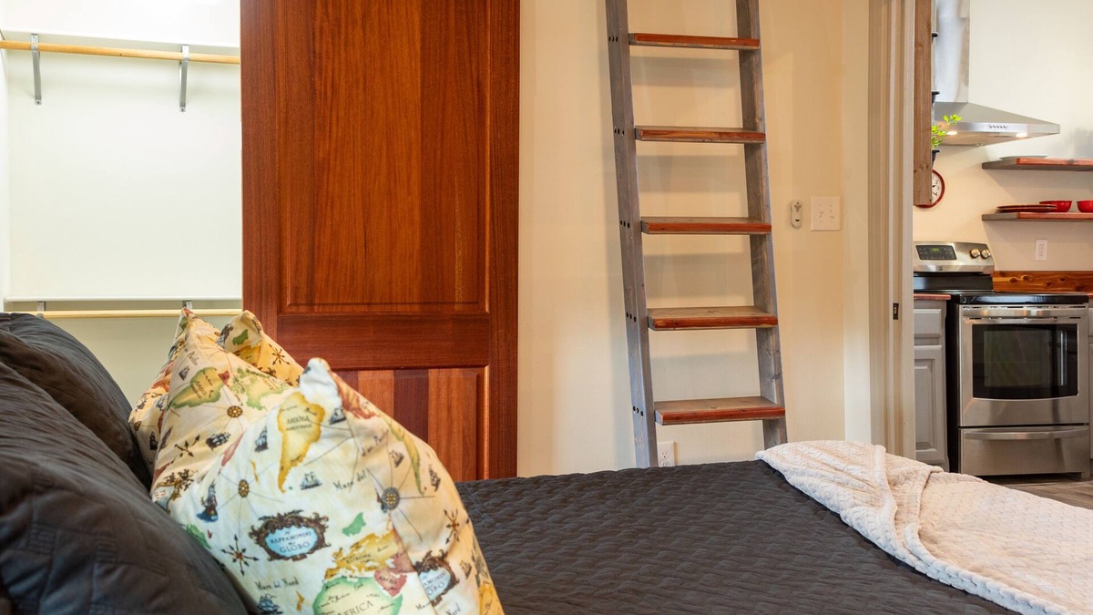 Lubbock House | 2A. Experience Affordable Cozy Private Barn-do in Lubbock