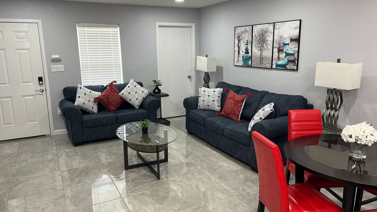 Brownsville Apartment | 2B/1B apartment A in wonderful Brownsville with AC