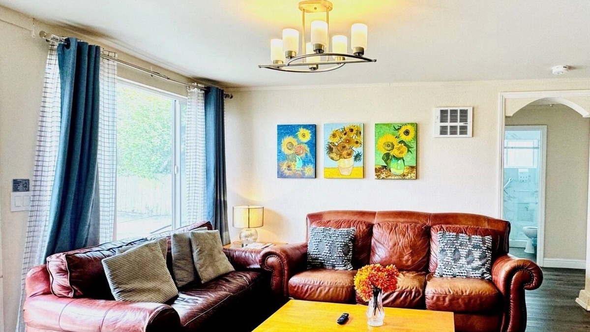 Westlake House | 2b/1b nearby beach
