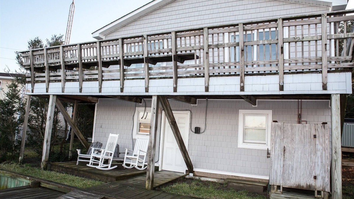 Hatteras Cottage | 2B/1BA Upstairs - 1B/1BA Downstairs - Cottage - Canafront - No Pets/No Smoking