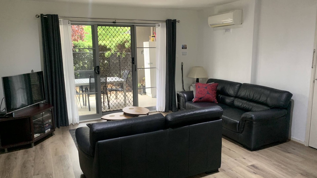 Braddon Apartment | 2B/2B, pets allowed, flexible bedding, ground floor courtyard