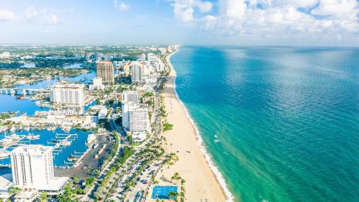 Lauderdale Beach Apartment | 2b/2b Suite w Sleeper Sofa. Steps from the beach