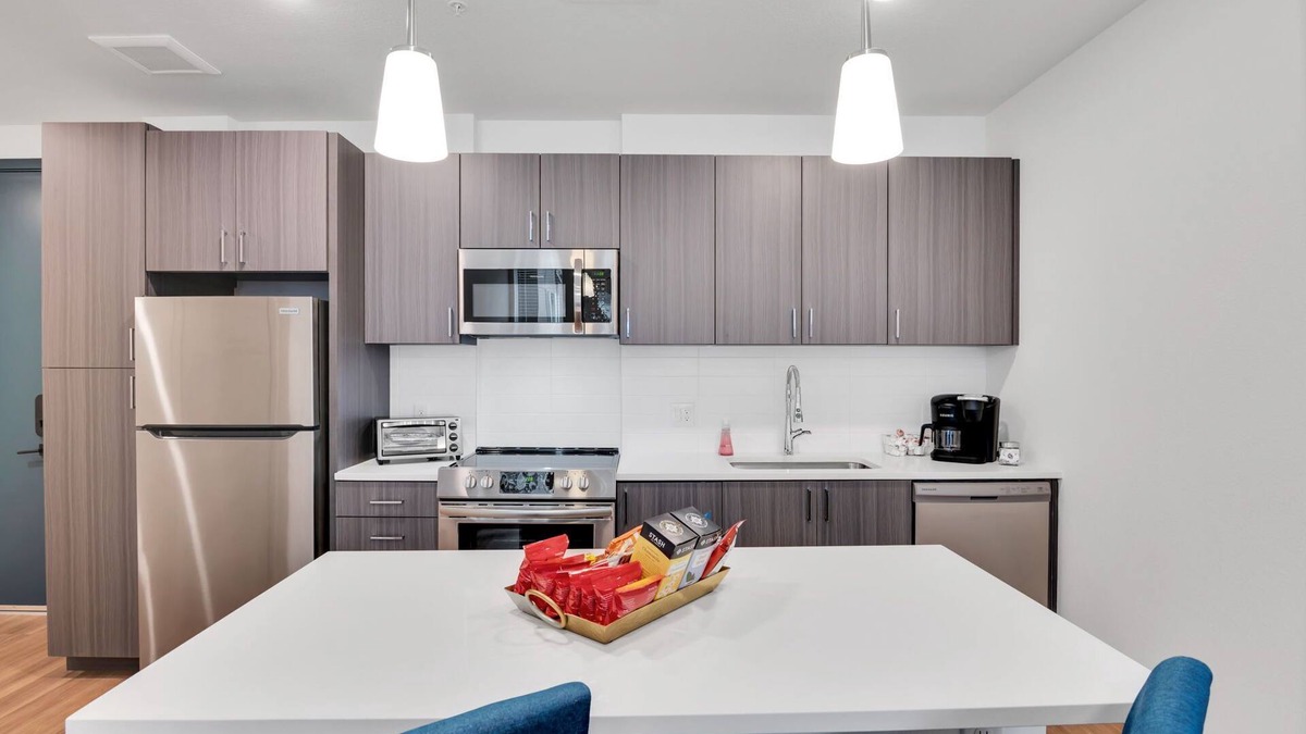 Jewell Heights - Hoffman Heights Apartment | 2B2B Modern Apt with Amenities