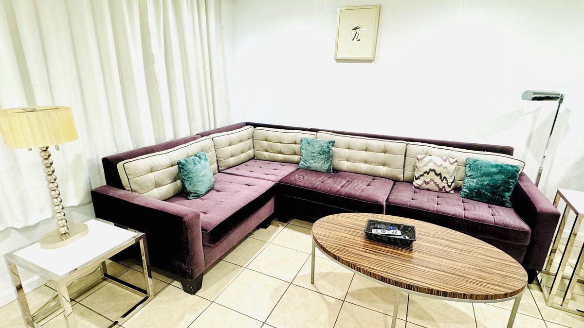Beverly Green Apartment | 2BApartment,LasVegas,Strip,Pet-friendly,Lvcc,SALE,Semashow,BestSpot,pool!
