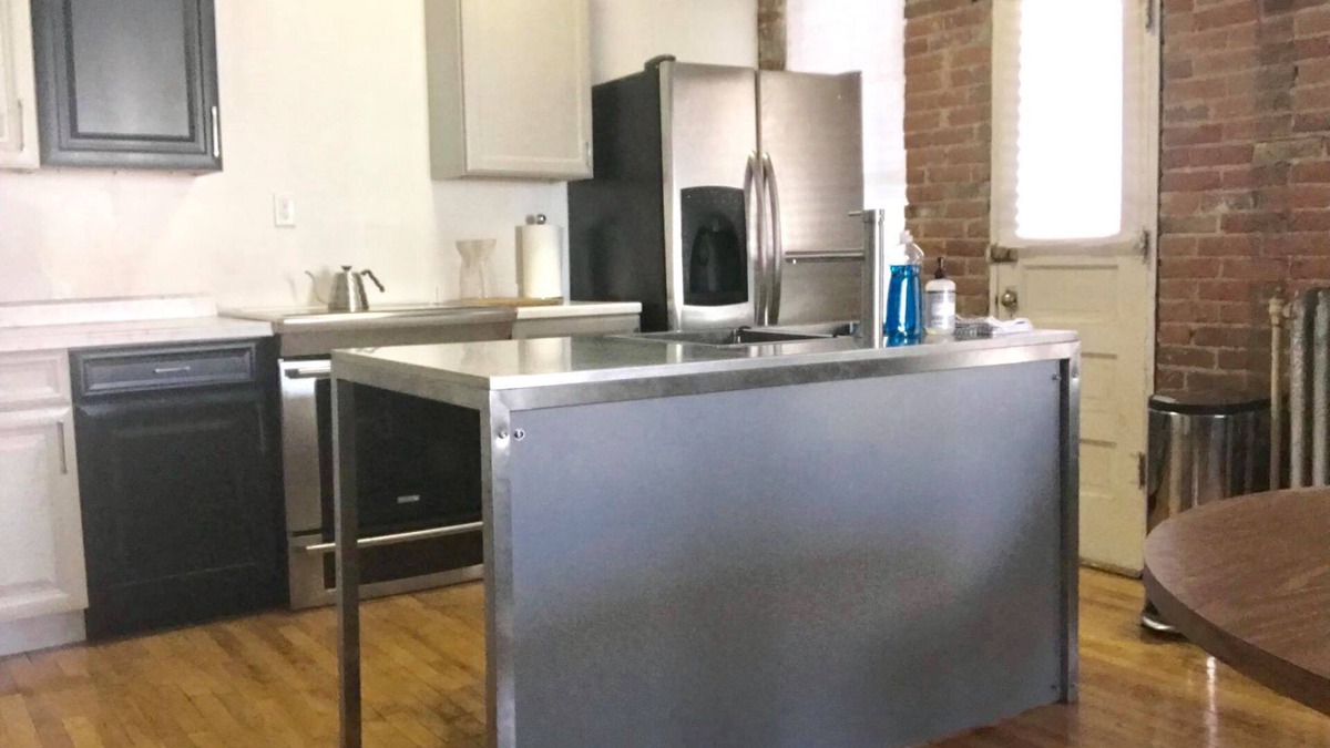 Turtle Lake Apartment | 2BD 1BA *King Bed* 4bks to St Croix Casino