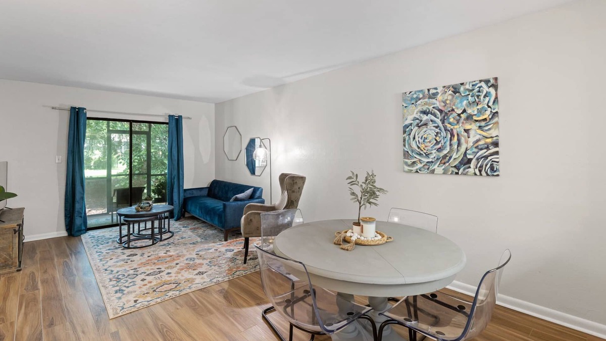 Windsor Forest Condo | 2bd/2ba Condo * Pool * Newly Renovated * 30+ day stays