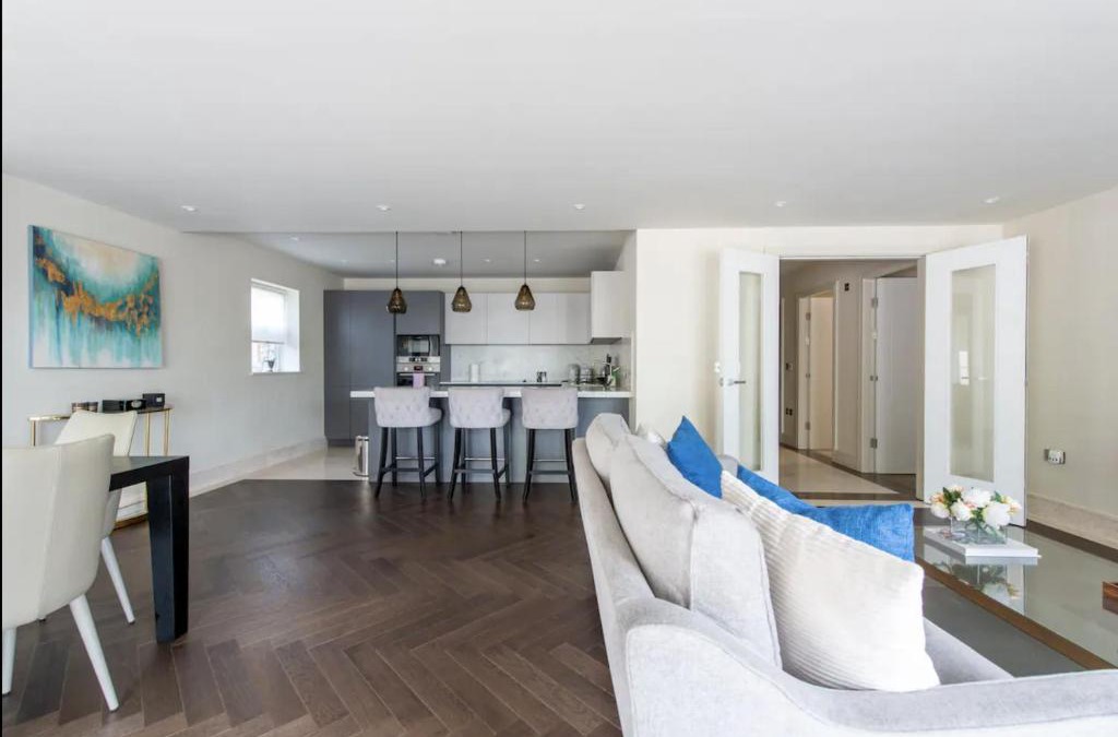 Chigwell Apartment | 2BD, 2BA Urban Oasis CHCL F4
