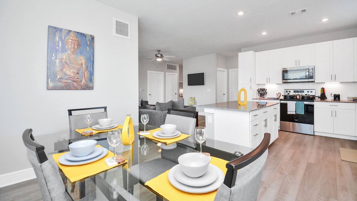 Addicks Apartment | 2BD/2BA With Pool~King & Queen bed, Mins to W. Houston Medical Centre
