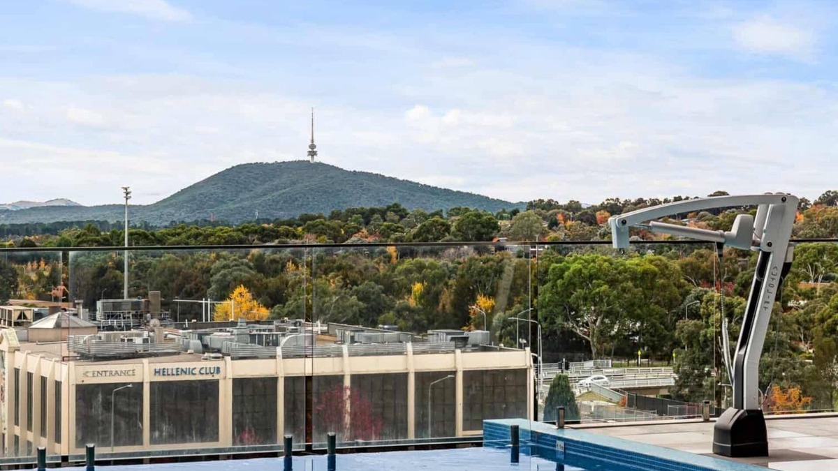 Phillip Apartment | 2bd 2bth - Chic Apt in Woden CBD