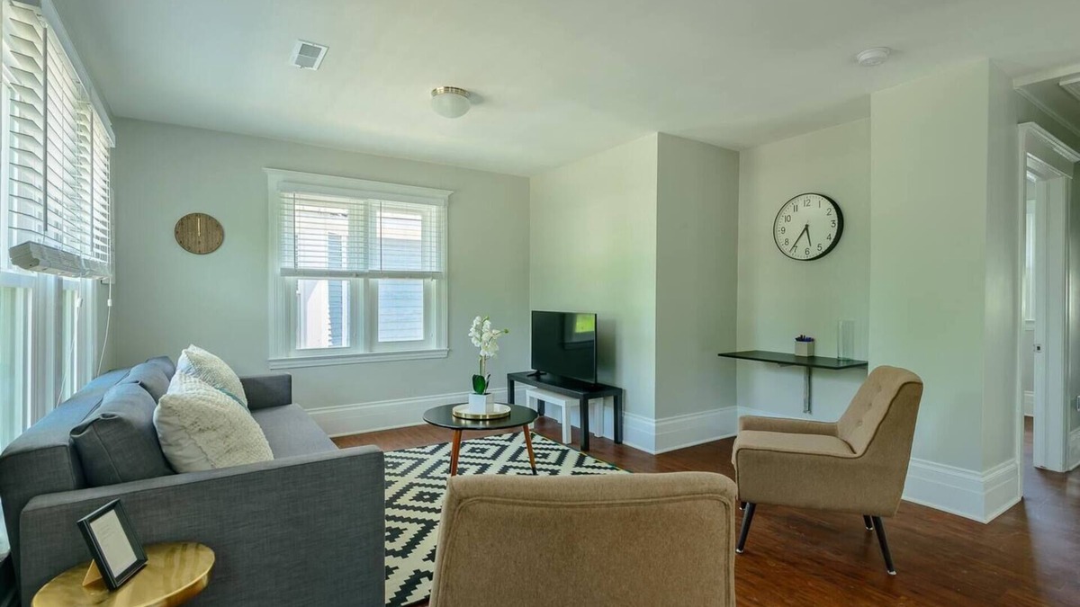Detroit Apartment | 2bd Apt in West Village - Eat, Drink, Be Merry!