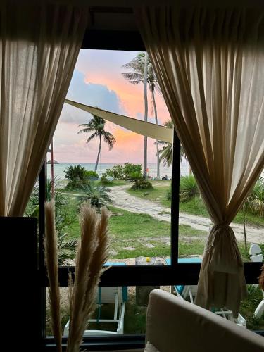 Chaloklum House | 2BD beachfront house in Chaloclum