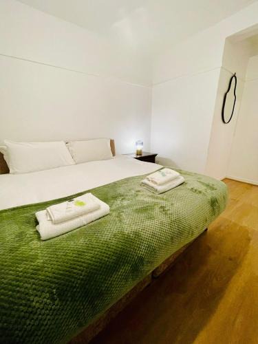 Tower Hamlets Apartment | 2BD CanaryWharf Mile End Private Balcony FREE Parking
