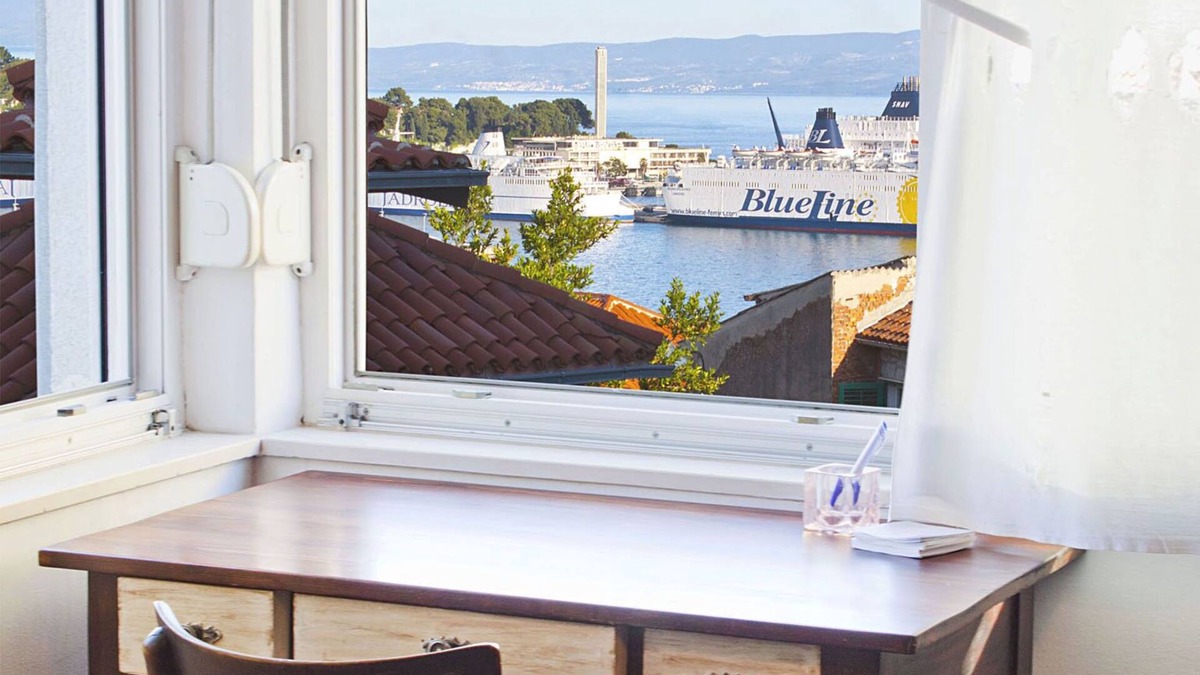 Split Condo | 2BD Condo with spectacular view and parking