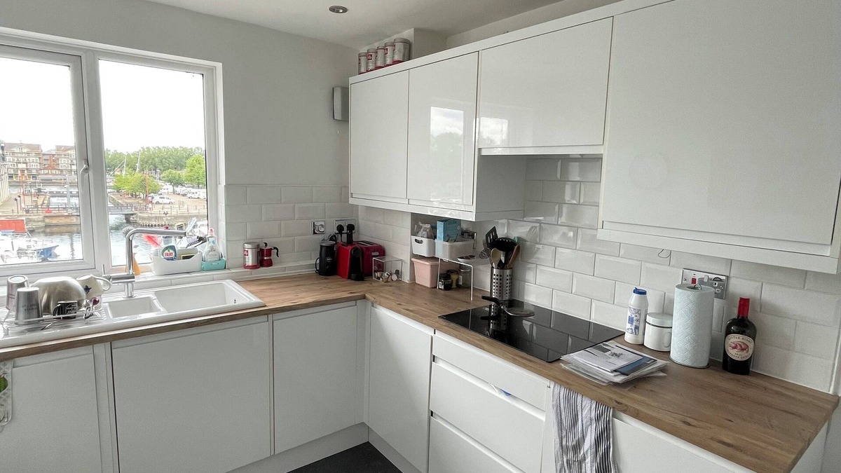 Surrey Docks Apartment | 2BD Flat with Views of Canary Wharf - Rotherhithe