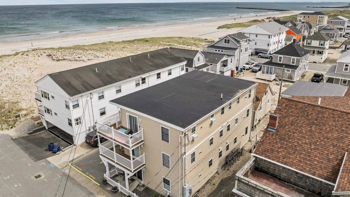 Hampton Condo | 2BD Island Section Gem Pet Friendly Walk to Sand Weekly Discount