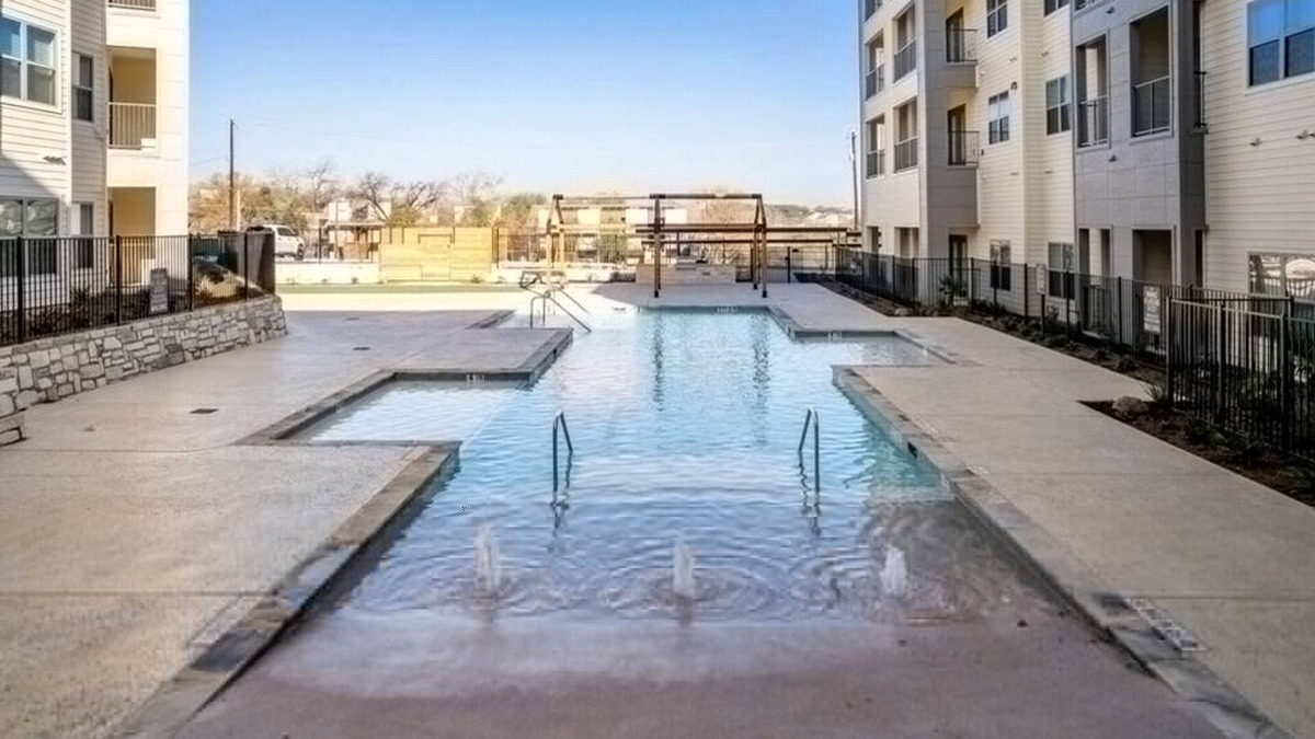 Medical Center District Apartment | 2bd w/Pool/Gated/Free Parking/Pets Allow-UT Health