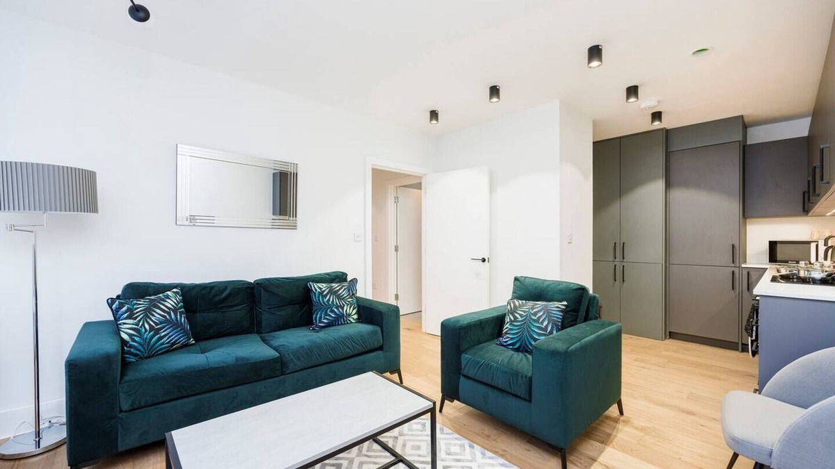 Southfield Apartment | 2Bed 1Bath Luxury Apartment in London