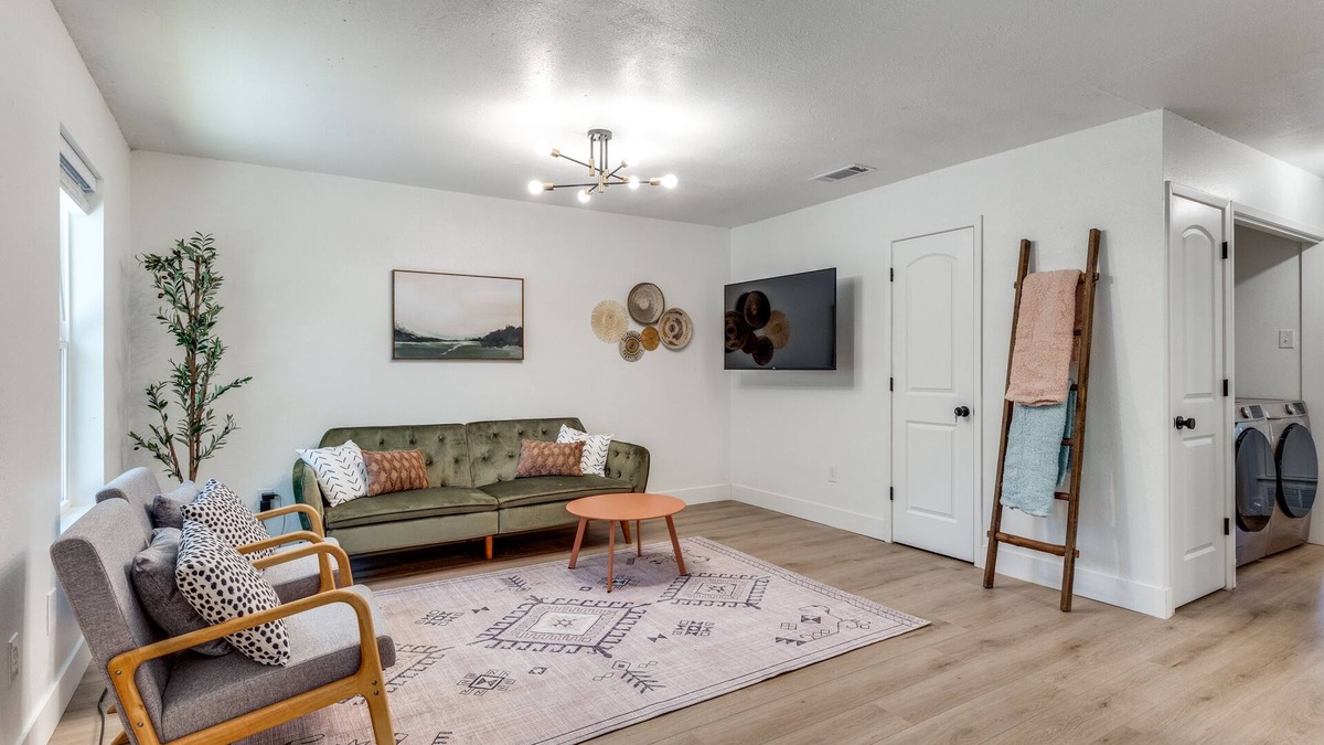 Como Condo | 2bed/1bath Spacious Townhome in Fort Worth Near I-30