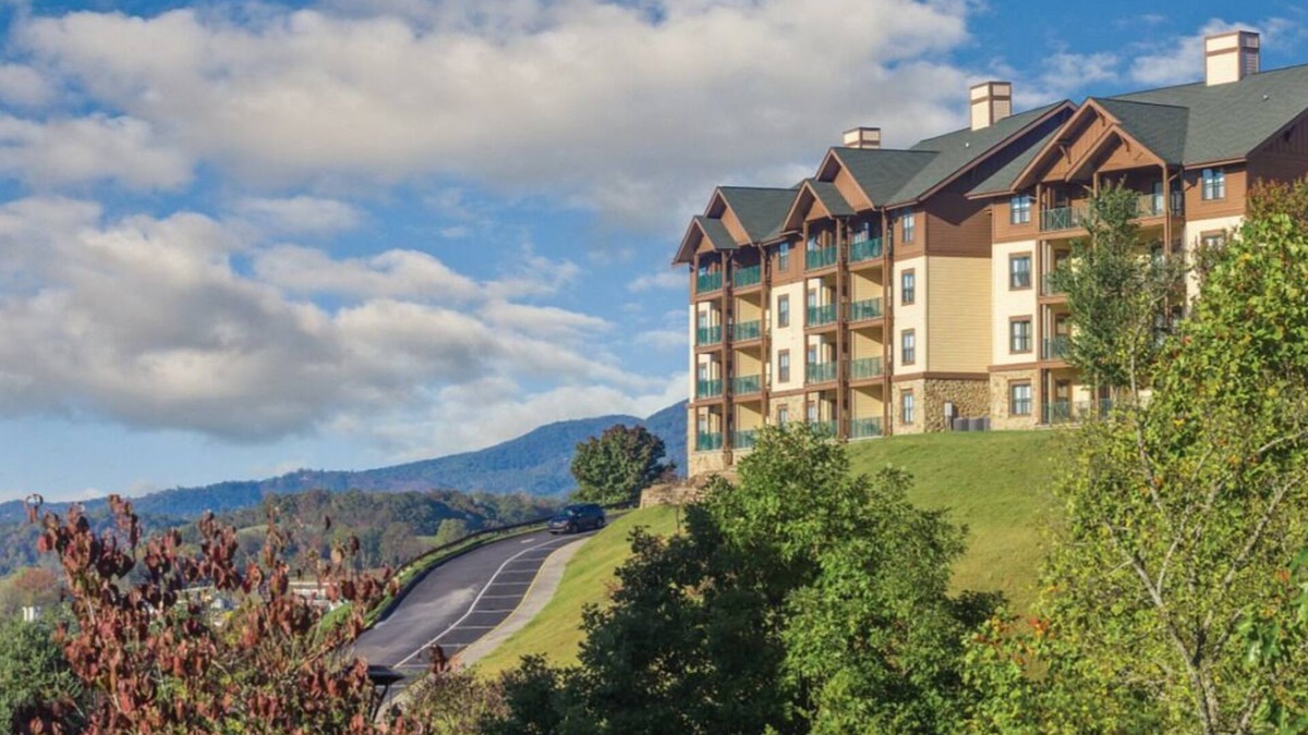 Sevierville Resort | 2Bed/2Bath - Smoky Mountains Retreat! Gorgeous Views, Pools, + More!