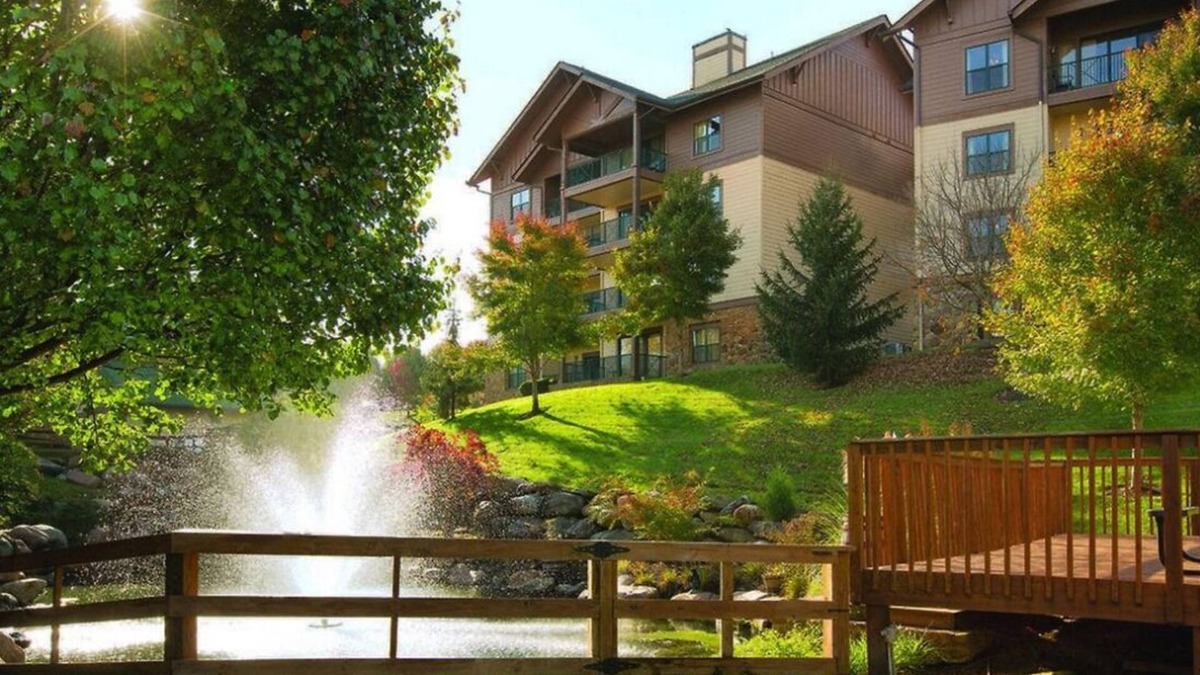 Sevierville Resort | 2Bed/2Bath - Smoky Mountains Retreat! Gorgeous Views, Pools, + More!