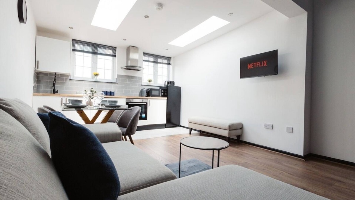 Warrington Apartment | 2Bed Executive Pad by Traboule Properties LTD