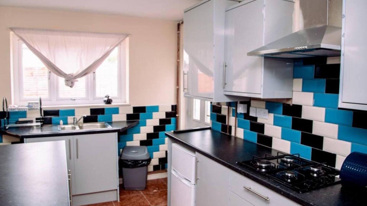 Cradley House | 2bed House- Dudley-garden-wifi-tv