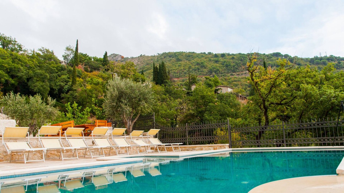 Rezevici Apartment | 2bedroom Apt w/shared pool #5 @Pietra Mare Apts