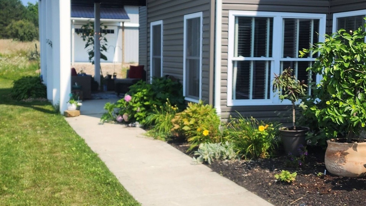 Ravenna House | 2bedroom townhome Centrally located to multiple Colleges and Cities Pet friendly
