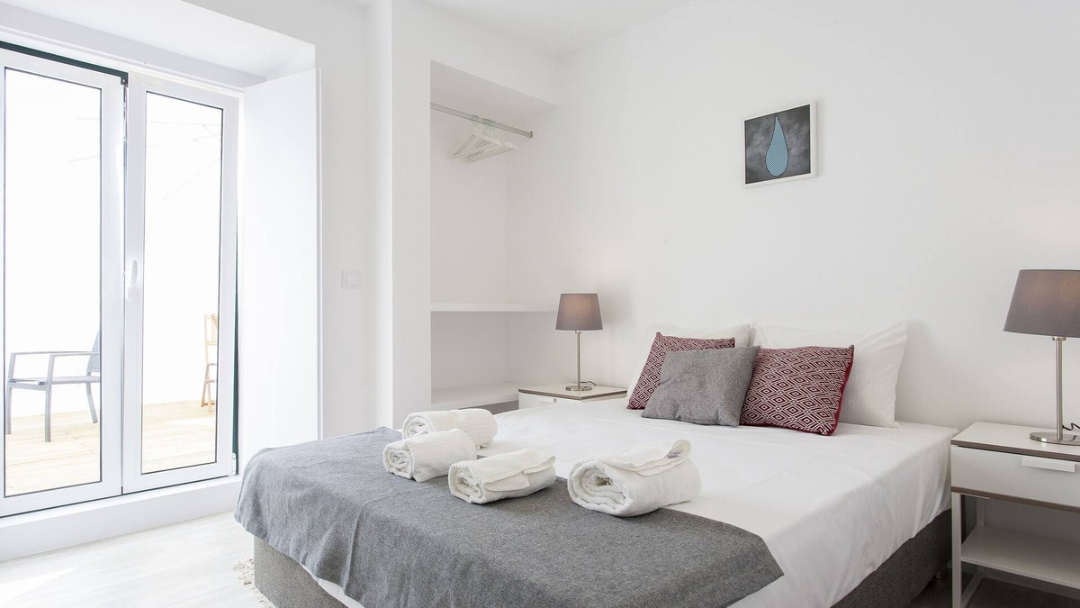 Santos Apartment | 2BLocal Castelo Picão Apartments