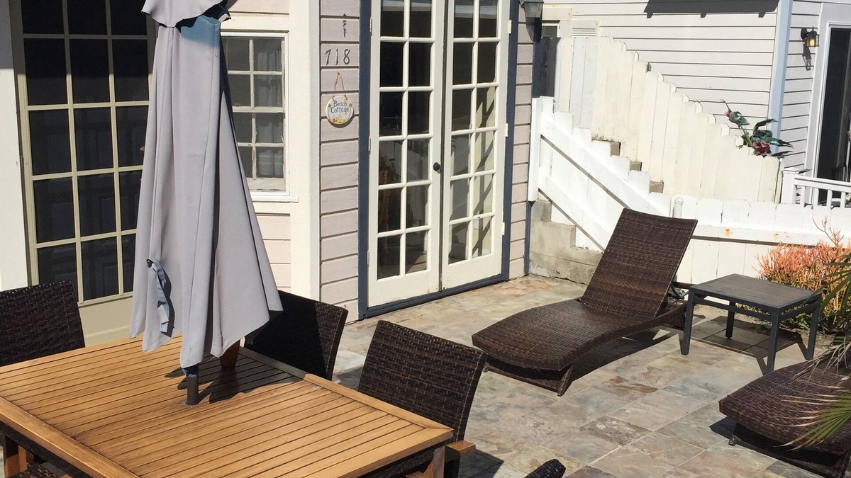 South Mission Beach House | 2BR-2BA, 100ft to ocean sand, patio & garage. Monthly rentals; available March.