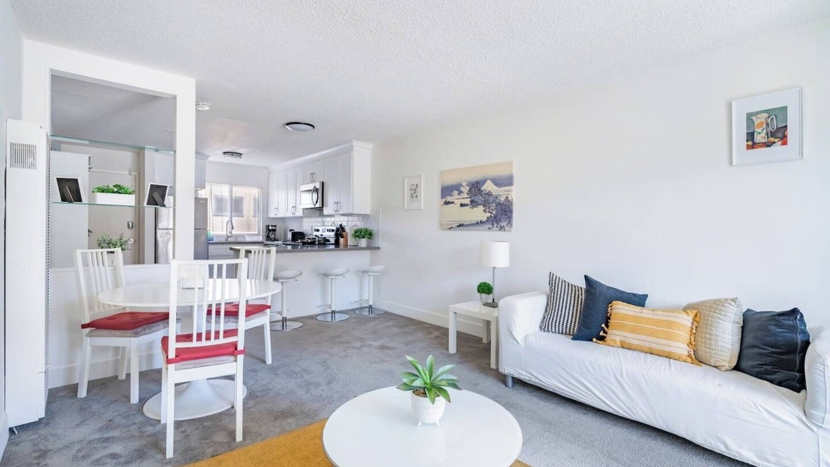 Central Berkeley Apartment | 2BR/2BA Apt Nr UC Berkeley | 4 Beds & Free Parking