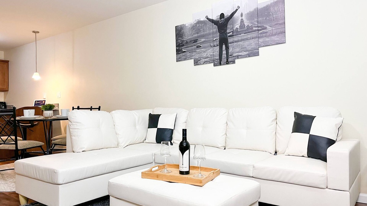 West Philadelphia Apartment | 2BR/2BA Deluxe Gem. Prime Location. Mere 17mins to PHL Airport