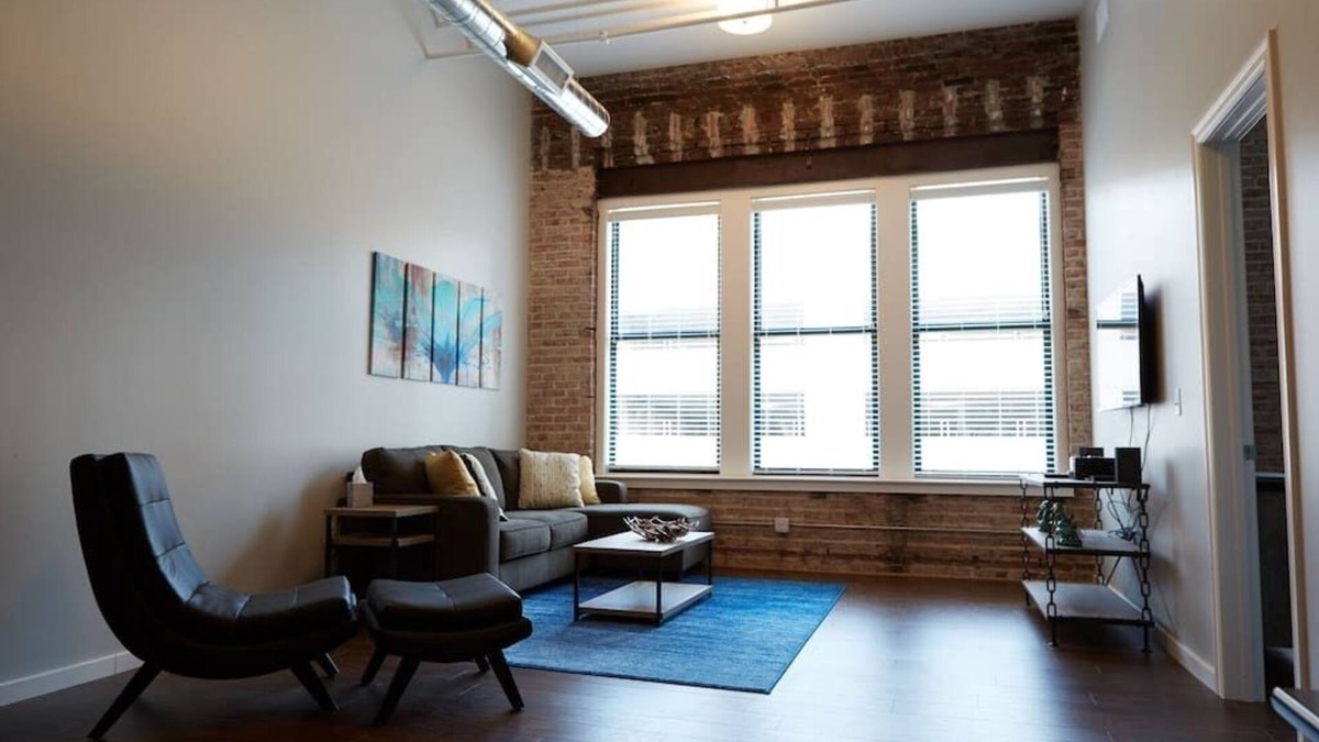 Garment District Hotel | 2BR 2BA Loft In Historic Downtown KC